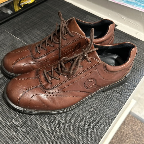 Rich brown tie ECCO Men’s shoes.  Dress up or casual look.  EUC size 47 - Picture 2 of 6